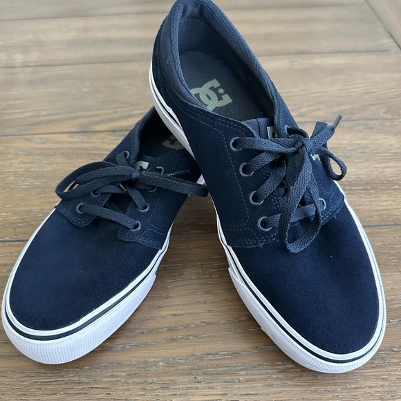 DC sneakers size 5.5 - Picture 1 of 8